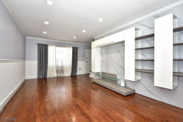 5 Bobbink Ter, East Rutherford Boro, NJ 07073