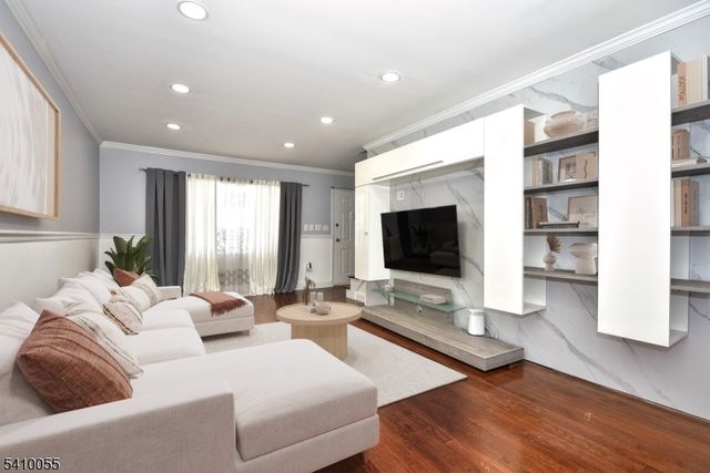 5 Bobbink Ter, East Rutherford Boro, NJ 07073