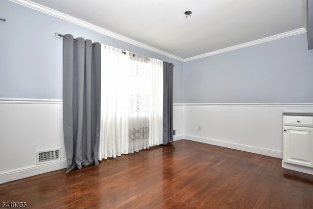 5 Bobbink Ter, East Rutherford Boro, NJ 07073