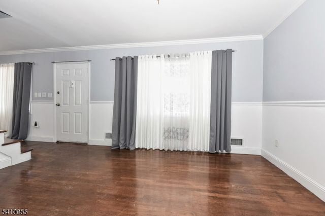 5 Bobbink Ter, East Rutherford Boro, NJ 07073