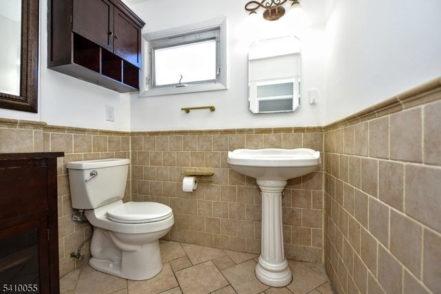 5 Bobbink Ter, East Rutherford Boro, NJ 07073