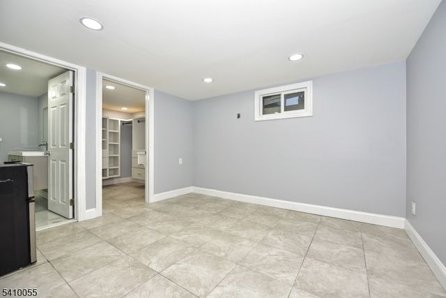 5 Bobbink Ter, East Rutherford Boro, NJ 07073