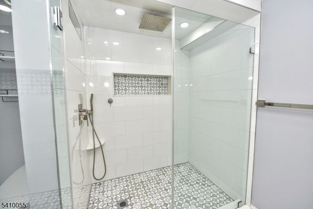 5 Bobbink Ter, East Rutherford Boro, NJ 07073