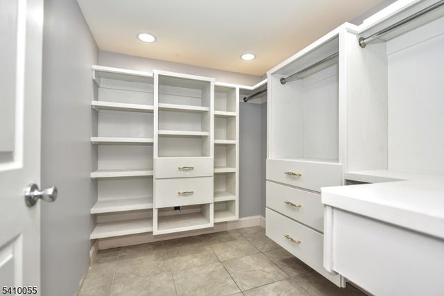 5 Bobbink Ter, East Rutherford Boro, NJ 07073