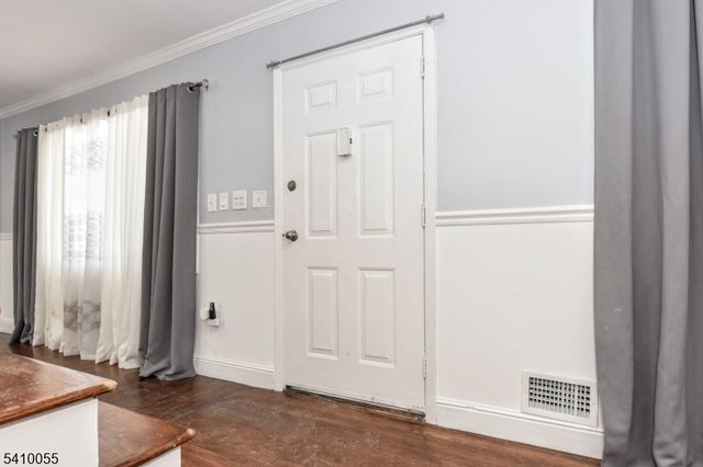 5 Bobbink Ter, East Rutherford Boro, NJ 07073