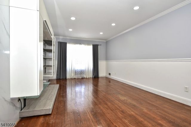 5 Bobbink Ter, East Rutherford Boro, NJ 07073