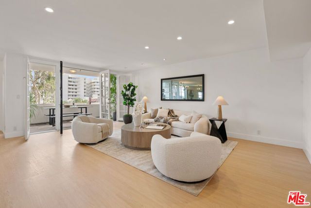 7309 E Franklin Avenue 404, Los Angeles, CA 90046