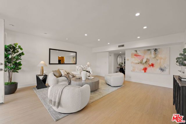 7309 E Franklin Avenue 404, Los Angeles, CA 90046