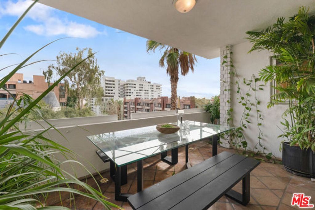 7309 E Franklin Avenue 404, Los Angeles, CA 90046