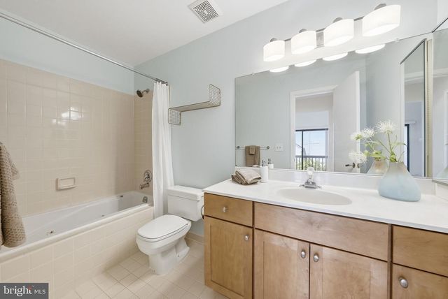 11124 GLADE DR, Reston, VA 20191