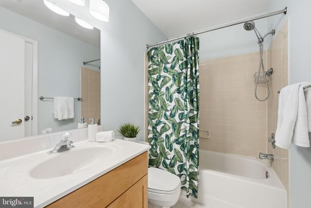 11124 GLADE DR, Reston, VA 20191