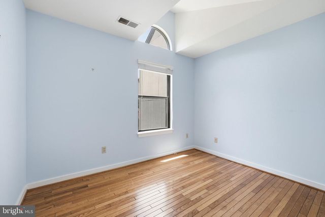 11124 GLADE DR, Reston, VA 20191