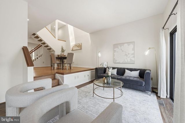 11124 GLADE DR, Reston, VA 20191