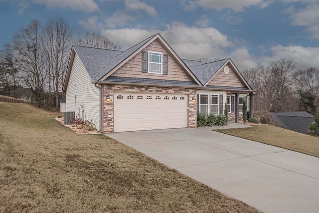 211 Daybreak Court, Wellford, SC 29385