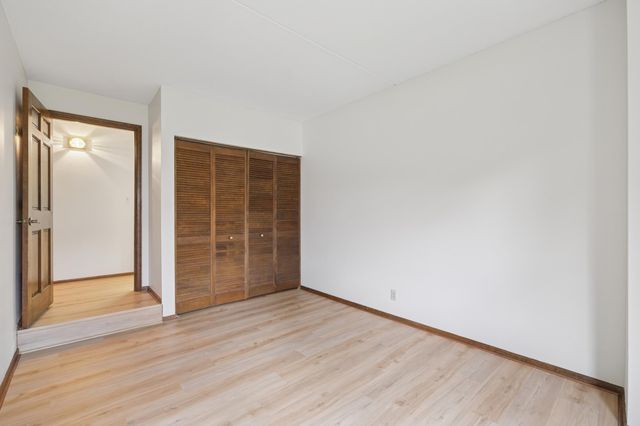 6730 Vernon Avenue S 201, Edina, MN 55436