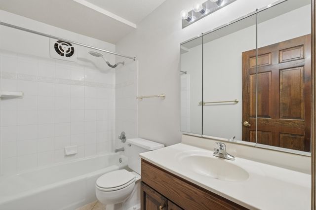 6730 Vernon Avenue S 201, Edina, MN 55436