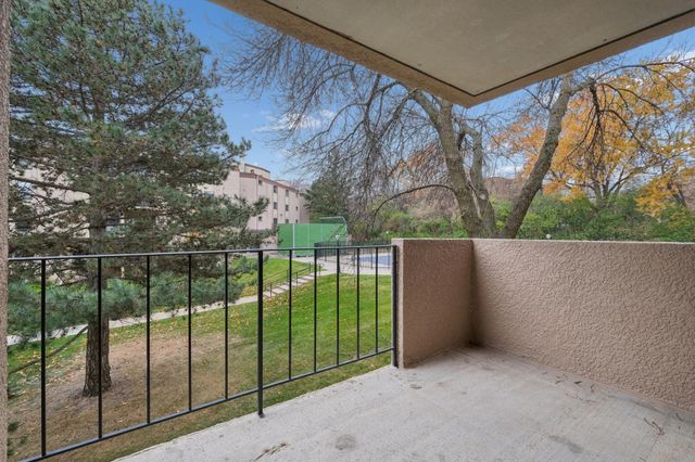 6730 Vernon Avenue S 201, Edina, MN 55436