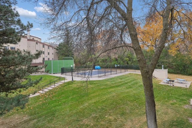 6730 Vernon Avenue S 201, Edina, MN 55436