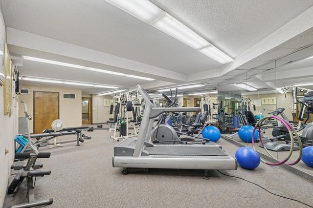 6730 Vernon Avenue S 201, Edina, MN 55436