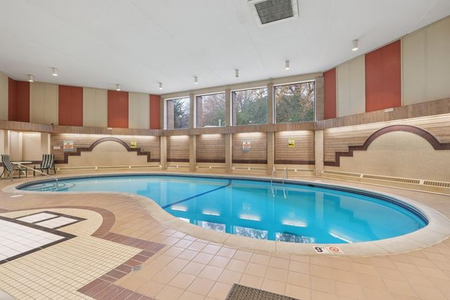 6730 Vernon Avenue S 201, Edina, MN 55436