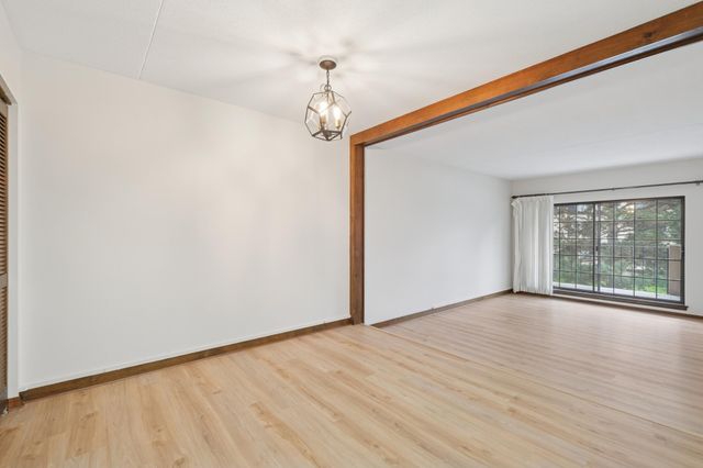 6730 Vernon Avenue S 201, Edina, MN 55436