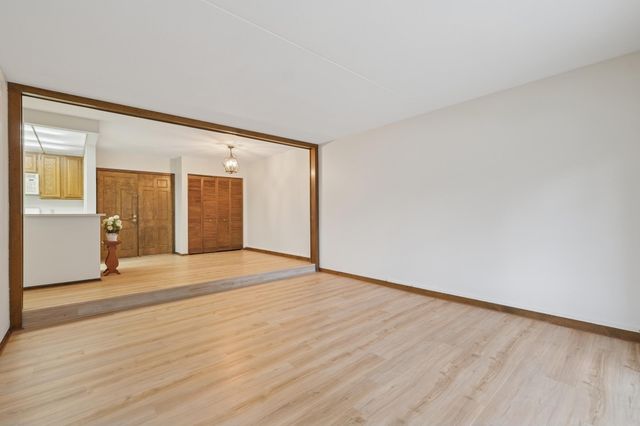 6730 Vernon Avenue S 201, Edina, MN 55436