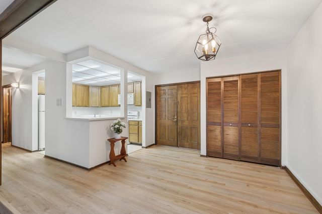 6730 Vernon Avenue S 201, Edina, MN 55436