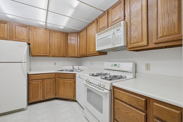 6730 Vernon Avenue S 201, Edina, MN 55436