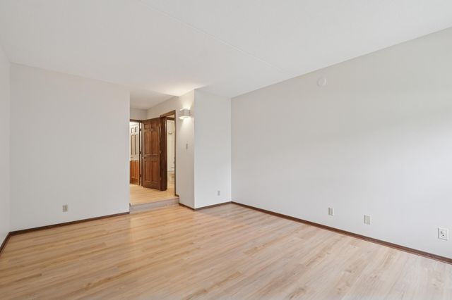 6730 Vernon Avenue S 201, Edina, MN 55436