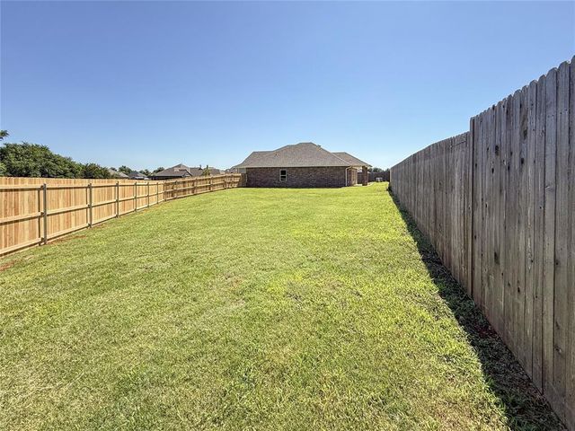 11728 SW 14th Street, Yukon, OK 73099