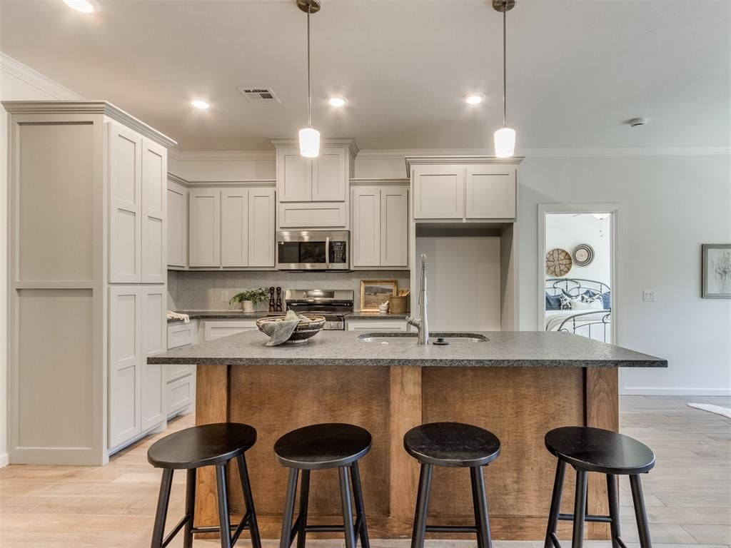 11728 SW 14th Street, Yukon, OK 73099