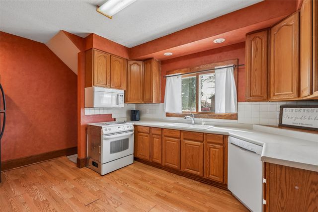 210 N 4th Street, Knoxville, IA 50138
