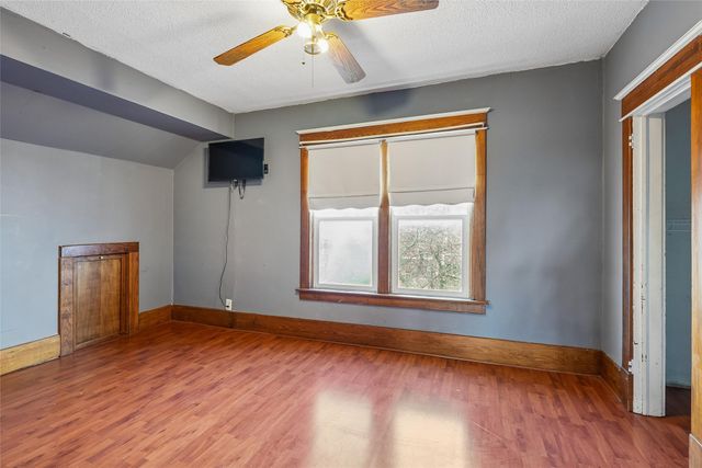 210 N 4th Street, Knoxville, IA 50138