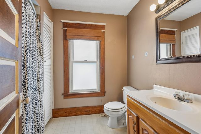 210 N 4th Street, Knoxville, IA 50138