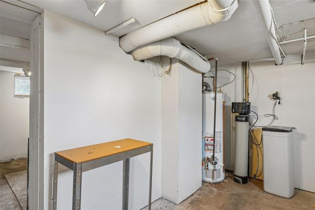 210 N 4th Street, Knoxville, IA 50138