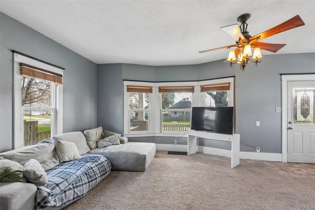 210 N 4th Street, Knoxville, IA 50138