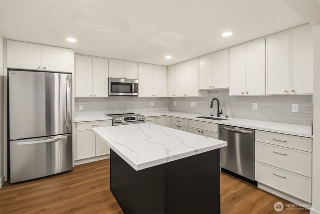 2032 NE 123rd Street, Seattle, WA 98125