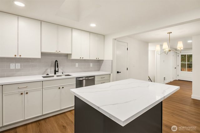 2032 NE 123rd Street, Seattle, WA 98125