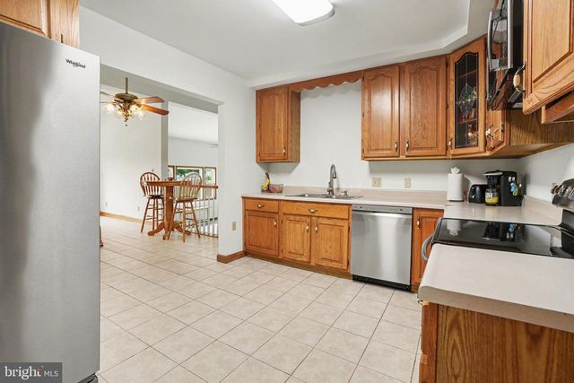 924 W TRINDLE ROAD, Mechanicsburg, PA 17055