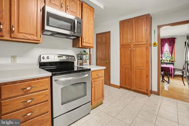 924 W TRINDLE ROAD, Mechanicsburg, PA 17055