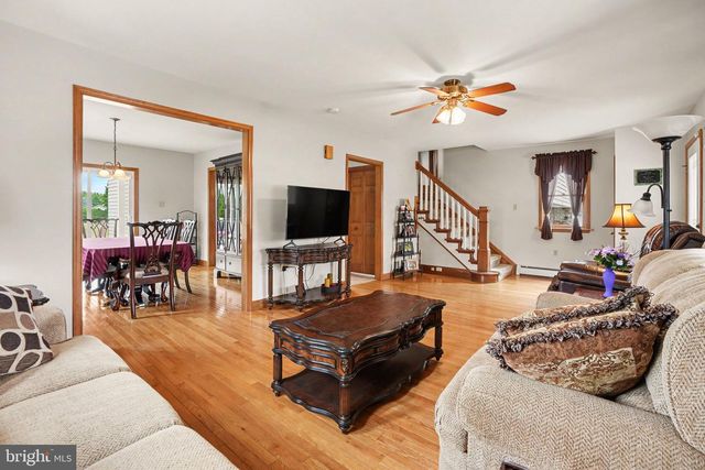 924 W TRINDLE ROAD, Mechanicsburg, PA 17055