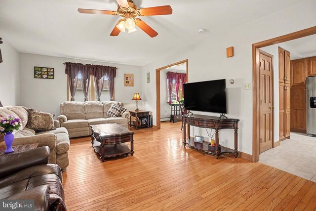 924 W TRINDLE ROAD, Mechanicsburg, PA 17055
