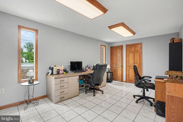 924 W TRINDLE ROAD, Mechanicsburg, PA 17055