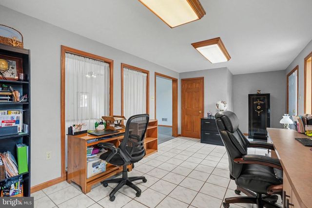 924 W TRINDLE ROAD, Mechanicsburg, PA 17055