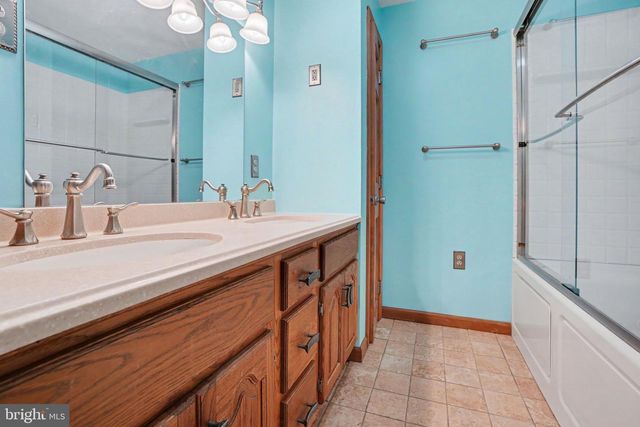 924 W TRINDLE ROAD, Mechanicsburg, PA 17055