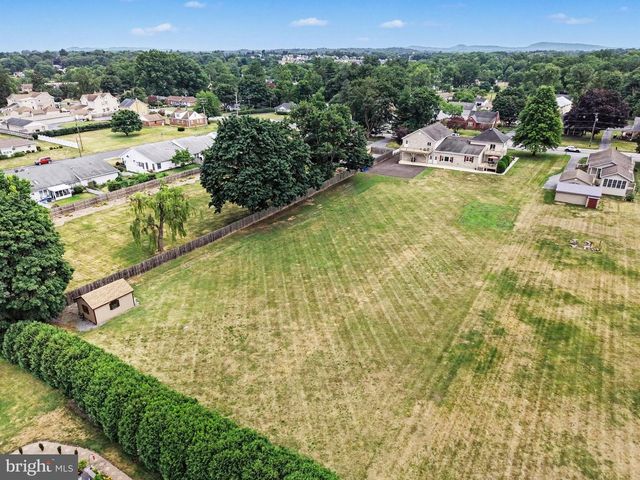 924 W TRINDLE ROAD, Mechanicsburg, PA 17055