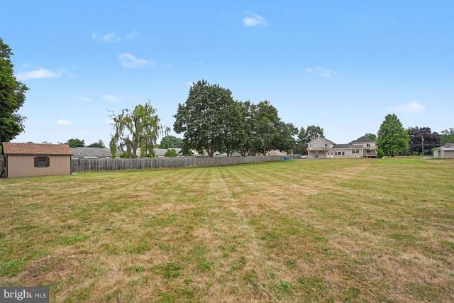 924 W TRINDLE ROAD, Mechanicsburg, PA 17055