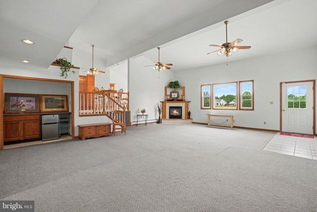 924 W TRINDLE ROAD, Mechanicsburg, PA 17055