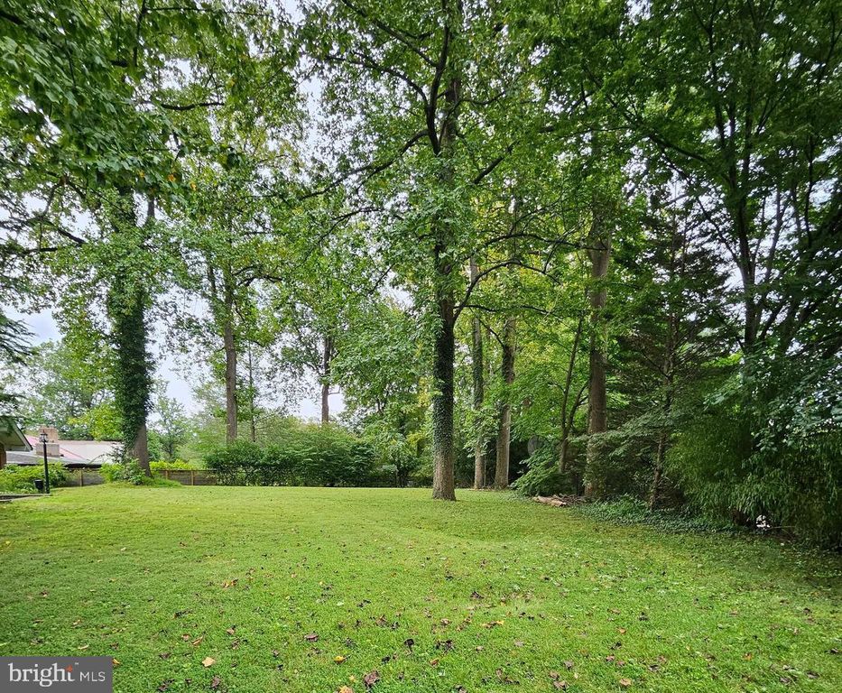 6204 LENOX RD, Bethesda, MD 20817