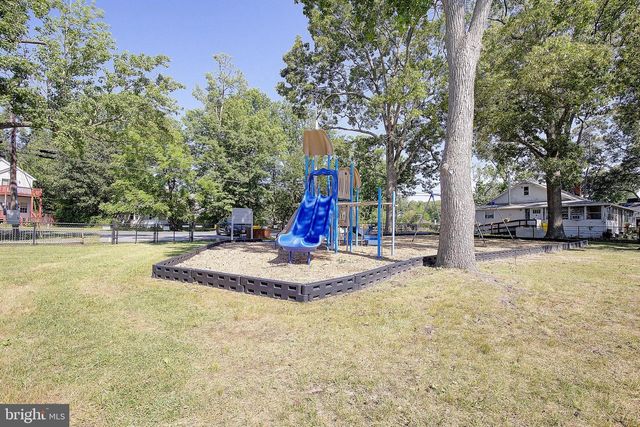4951 BONNIEWOOD DR, Shady Side, MD 20764